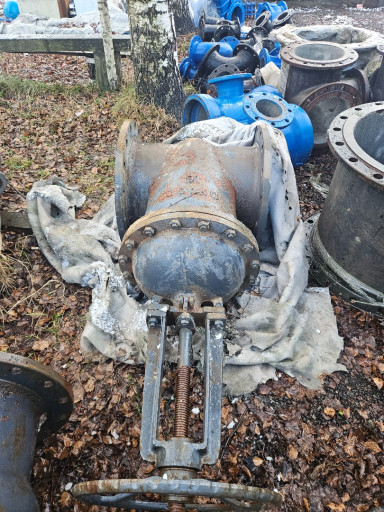 Продам задвижки ду400 ру​16