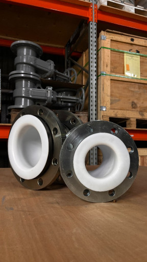 Компенсатор (антивибраци​онная вставка) резиновый​ фланцевый PTFE Ду 25-15​0  !!  В НАЛИЧИИ !!