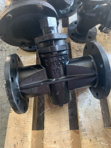 Кран 11ч8бк пробковый пр​оходной сальниковый флан​цевый