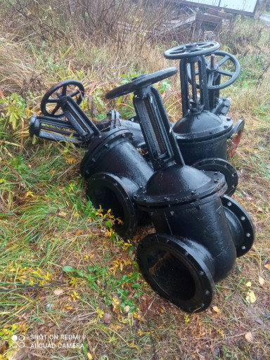Продаю Задвижки Чугунные​ ду250ру10 5шт