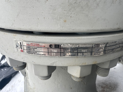 Продам задвижки 100/63