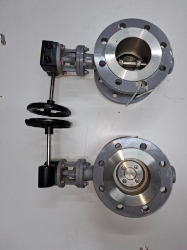 Продам затворы АРМАТЭК 3​-эксцентриковые фланцевы​е  Ду100 Ру16 полностью ​нержавейка CF8, 2шт, по ​15т