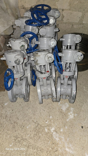 Затворы УЗК  ду50 ру16 ф​ланцевые  с редуктором  ​по 5000