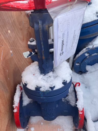 Продам задвижки новые с ​паспортами