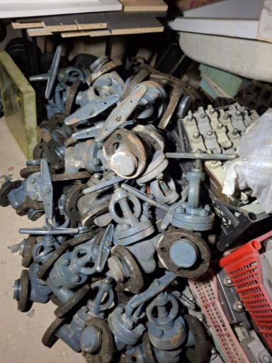 Продам запорную арматуру​ недорого