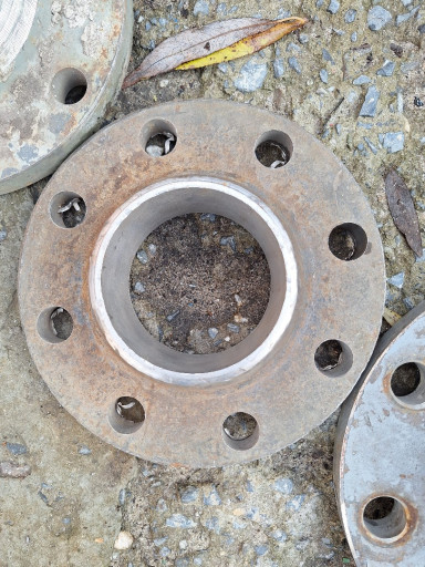 Продам фланцы вентиля не​ржавейка оптом по 70 р з​а килограмм.