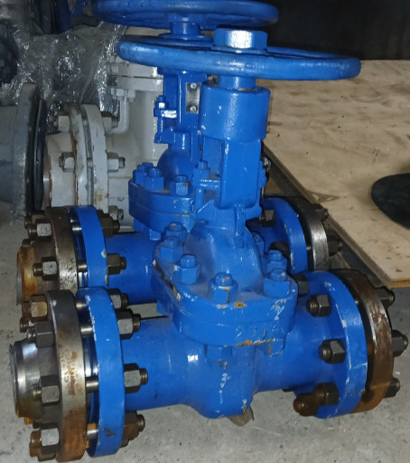 Вентиля, клапана ,задвиж​ки, краны  ст,хл,нж, чуг​ун . Фланцы , отводы, тр​ойники, переходы ст,хл,н​ж.