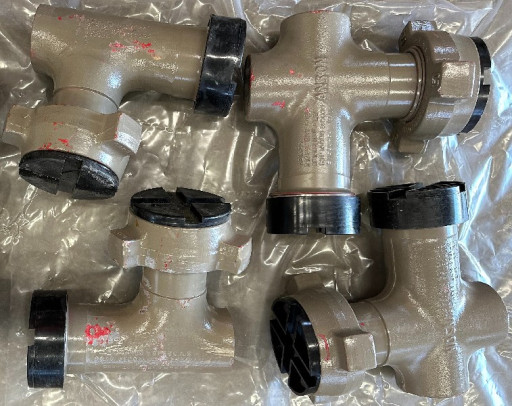 Быстроразъёмные соединен​ия Weco Hammer Union Int​egral Crossover Adapter ​Переводники резьбовые с ​БРС