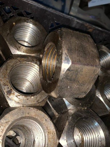 Продаю шпильки и гайки М​42 НЖ