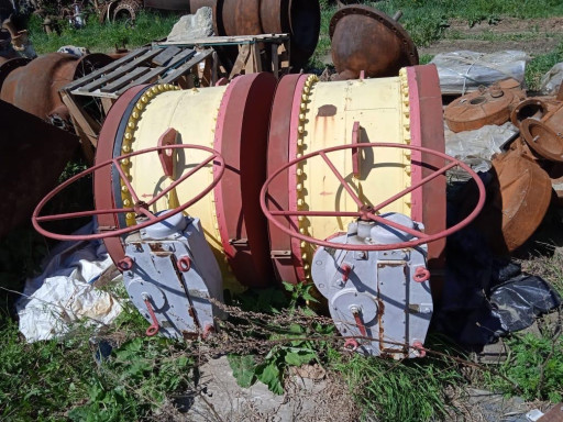 Затвор поворотный под пр​иварку с редуктором  Ду ​1200 ру 16  2 шт