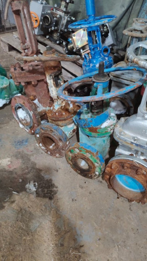 Продам Задвижки б/у и но​вые