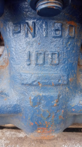 Продаю Задвижки Ду100Ру1​60 2шт Новые