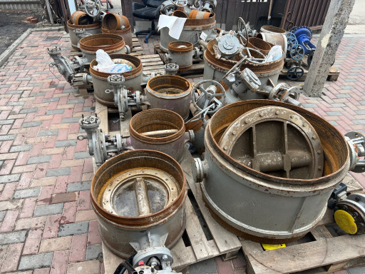 Продам с хранения  затво​ры стальные Ду800/500/40​0/300/250    Цена 350т.р​.  за все кол-во  21 шт.