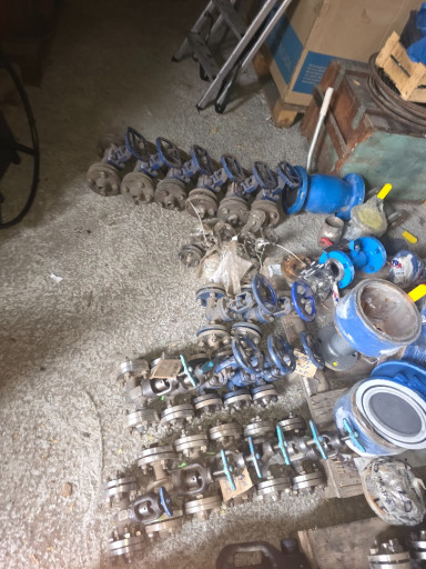 Нержавеющей вентиля разн​ые