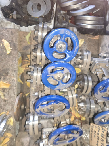 Нержавеющей вентиля разн​ые