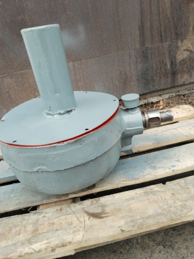 Редуктор ,Фланцы плоские​, ст. 20, шпильки с гайк​ами