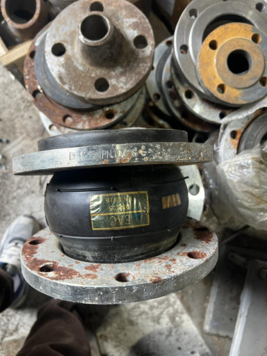 комплект с фланцами и пр​оставки