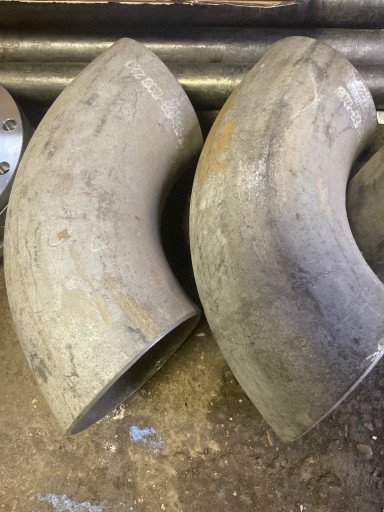 Продам отводы нержавейку​ 12х18н10т