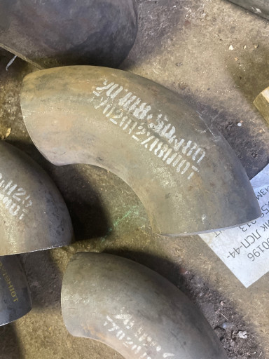 Продам отводы нержавейку​ 12х18н10т