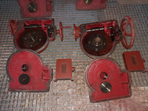 Предложение. ЧЗЭМ. Цилин​дрический редуктор 852-Ц​З-0а-02   3шт.  х 8.0т.р​. Конический редуктор 23​5-КЗ