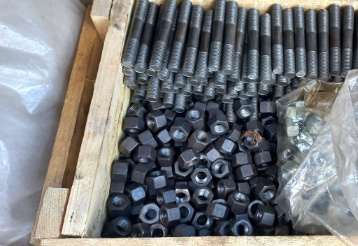 Продаем Шпильку с гайкам​и М16×90.100.