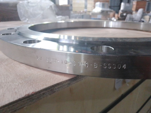 Фланцы 12х18н10т и AISI 304