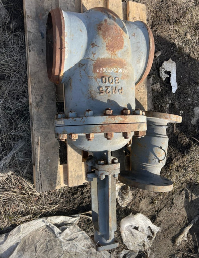 Продам с хранения задвиж​ку Ду300 Ру25 под привар​ку цена договорная