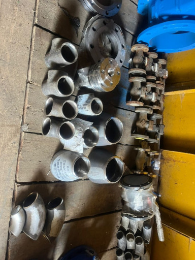 Фланцы стальные в ассорт​именте  35 руб за кг