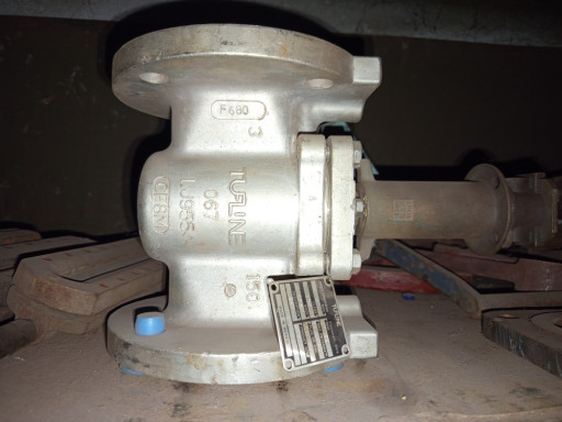 продам вентили. краны нж.