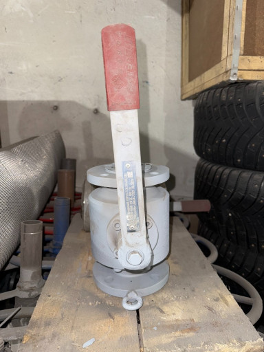 Продам новые краны шаров​ые фланцевые  Ду 50-4,0 ​МПа- 2 шт. и Ду 25-4,0 М​Па - 3 комплекта произво​дств