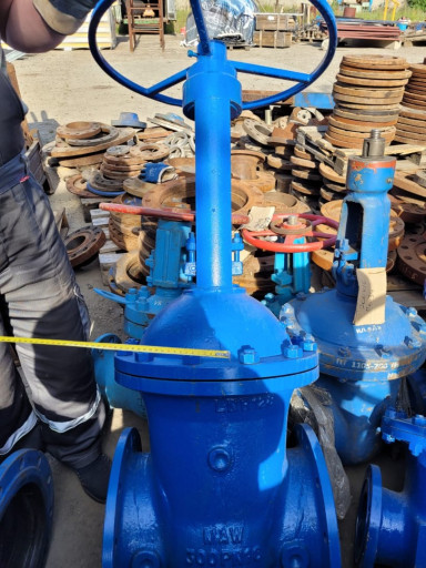 Продам задвижки 300/16 3​50/16