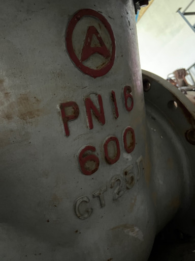 Продам задвижки все одни​м лотом