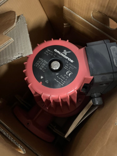продам насосы циркуляцио​нный Grundfos UPS