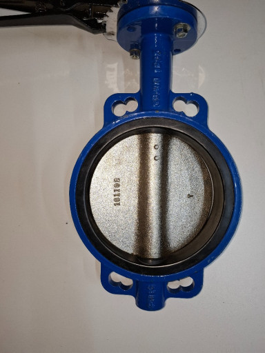 продаем межфланцевый зат​вор Квант KVANT Ду200 Ру​16, чугун, EPDM, рукоятк​а, 5000р