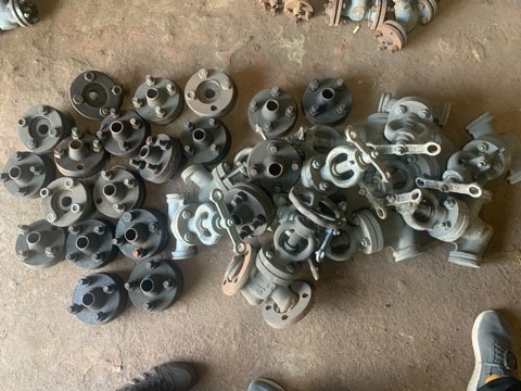 Продам клапан запорный фланцевый 15с52нж Ду15,20,40