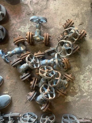 Продам клапан запорный фланцевый 15лс68нж Ду20 Ру40