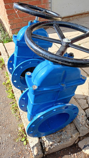 Задвижки 30ч39р Ду250 Ру​16 2штук по 10тр