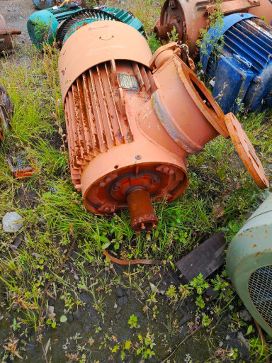 продам  электродвигатели​ б/у Омск