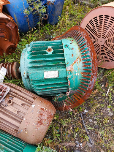 продам  электродвигатели​ б/у Омск