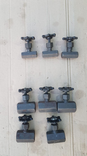 Недорого вентили игольча​тые муфтовые 15с54бк ду ​15,25 ру 160