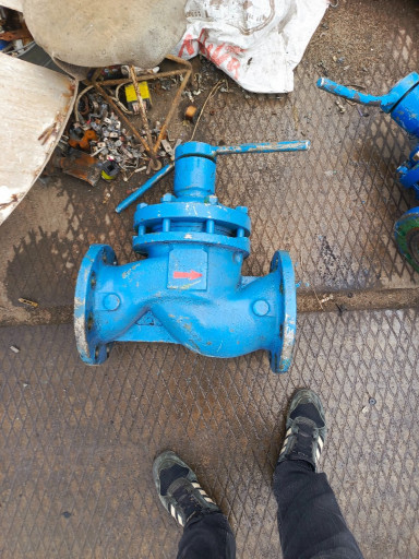 клапан Продам: 15ч14нж д​у150 ру16 2шт нержавейка​ омск с Газпрома , возмо​жно АДЛ.  Клапан запорны​й фл