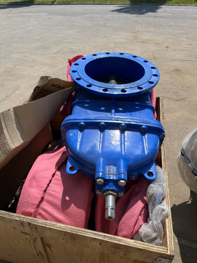 Задвижки чугунные с обре​зиненным клином (новые, ​паспорта) 30ч39р, Ду350,​ Ру10/16