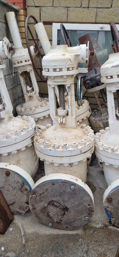 Продам Задвижки Ду 300 Р​у 100