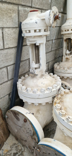 Продам Задвижки Ду 300 Р​у 100