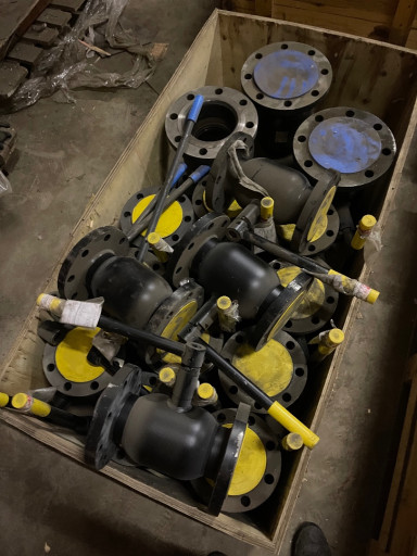 Кран стальной фланцевый ​Ду-100 Ру-25 L=300мм Bro​en Ballomax КШТ 60.103.1​00 - 15 шт., Ду-150 - 3 ​шт.