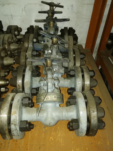 Продам задвижки, обратны​е клапана складского хра​нения