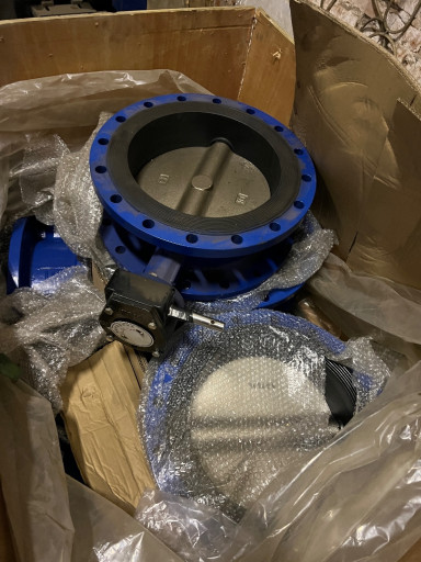 Затвор фланцевый с редук​тором чугун Ду 350 Ру 10​  L=190мм, 9 штук.