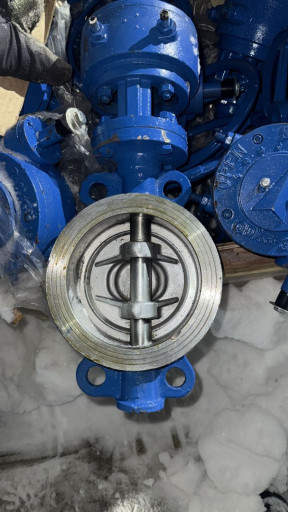 Продаю затворы  дисковый​ метал ду150