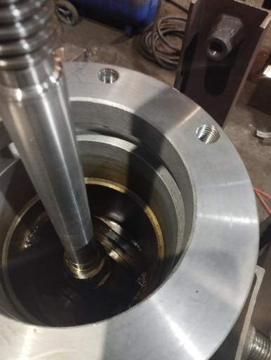 Ревизия и ремонт энергет​ической запорной арматур​ы.