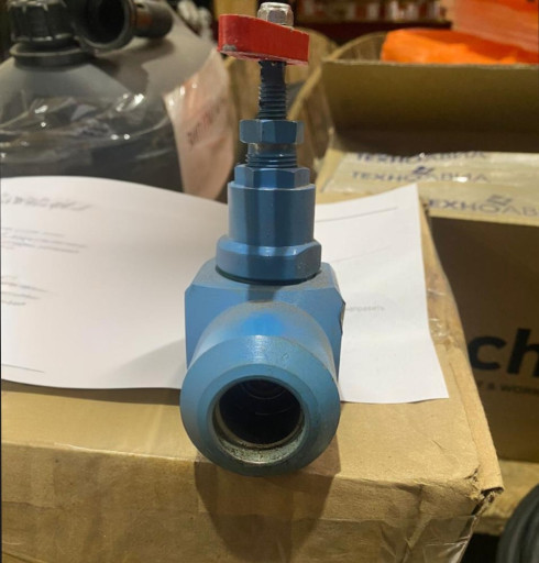 Продам клапан запорный 1​5нж68нж